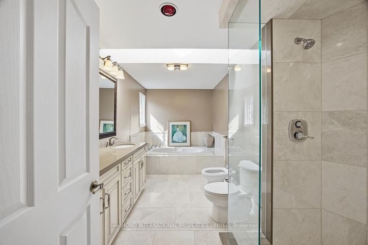 Photo 13 at 31 Vesta Drive, Bayview Hill, Richmond Hill