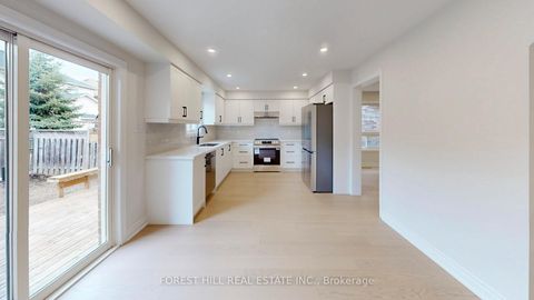 Photo 11 at 10 Reddenhurst Crescent, Keswick South, Georgina