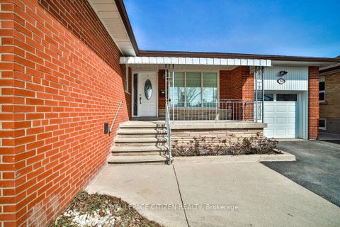 Photo 1 at 34 Belleglade Court, Humbermede, Toronto