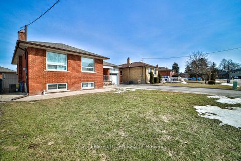 Photo 2 at 34 Belleglade Court, Humbermede, Toronto