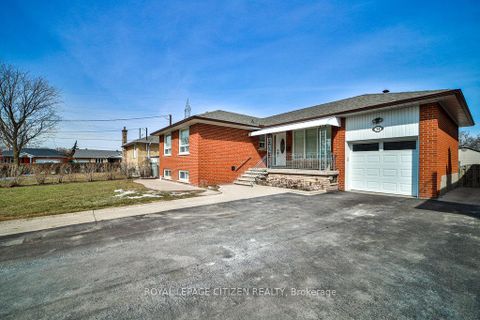Photo 3 at 34 Belleglade Court, Humbermede, Toronto