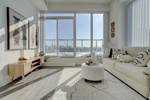 Photo 3 at 806 - 6 Parkwood Avenue, Casa Loma, Toronto