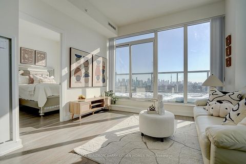 Photo 4 at 806 - 6 Parkwood Avenue, Casa Loma, Toronto