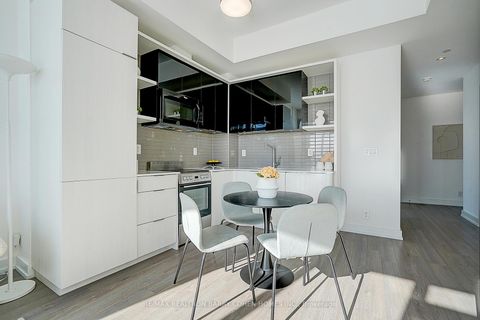 Photo 6 at 806 - 6 Parkwood Avenue, Casa Loma, Toronto