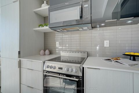 Photo 8 at 806 - 6 Parkwood Avenue, Casa Loma, Toronto