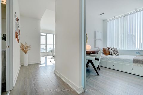 Photo 24 at 806 - 6 Parkwood Avenue, Casa Loma, Toronto