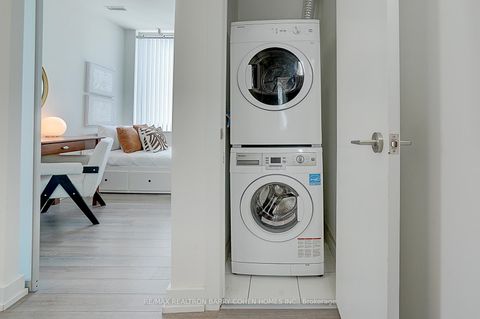 Photo 27 at 806 - 6 Parkwood Avenue, Casa Loma, Toronto