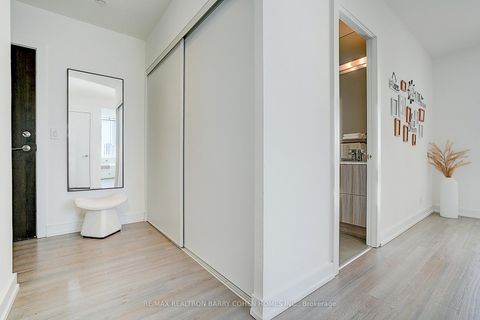 Photo 28 at 806 - 6 Parkwood Avenue, Casa Loma, Toronto