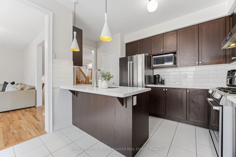 Photo 11 at 138 Alistair Crescent, Kleinburg, Vaughan