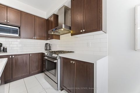 Photo 12 at 138 Alistair Crescent, Kleinburg, Vaughan