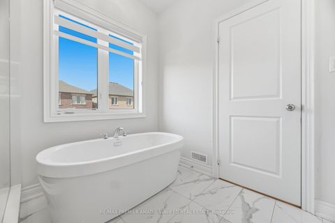 Photo 24 at 138 Alistair Crescent, Kleinburg, Vaughan