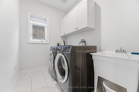 Photo 35 at 138 Alistair Crescent, Kleinburg, Vaughan