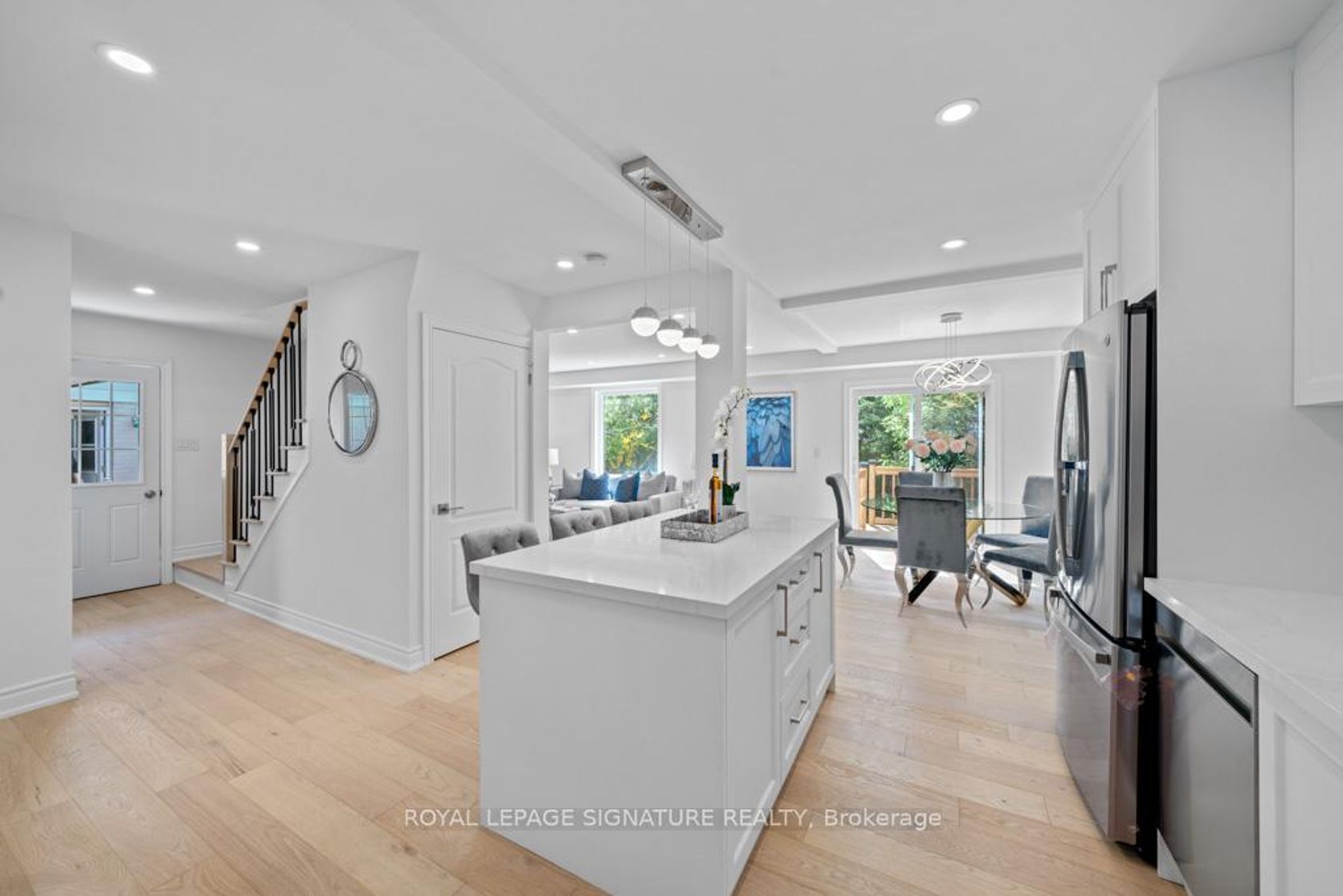 227 Thoms Crescent, Central Newmarket, Newmarket photo number 2