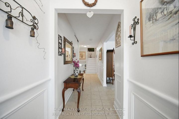 Photo 2 at 6330 Lorca Crescent, Meadowvale, Mississauga