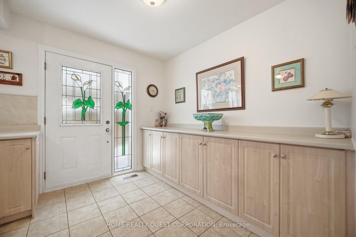 Photo 6 at 6330 Lorca Crescent, Meadowvale, Mississauga