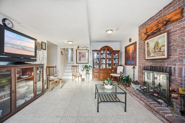 Photo 19 at 6330 Lorca Crescent, Meadowvale, Mississauga