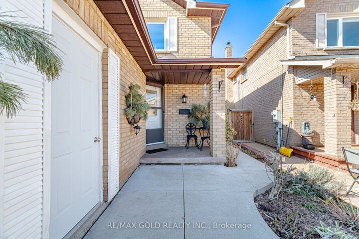 Photo 2 at 66 Cheviot Crescent, Heart Lake East, Brampton