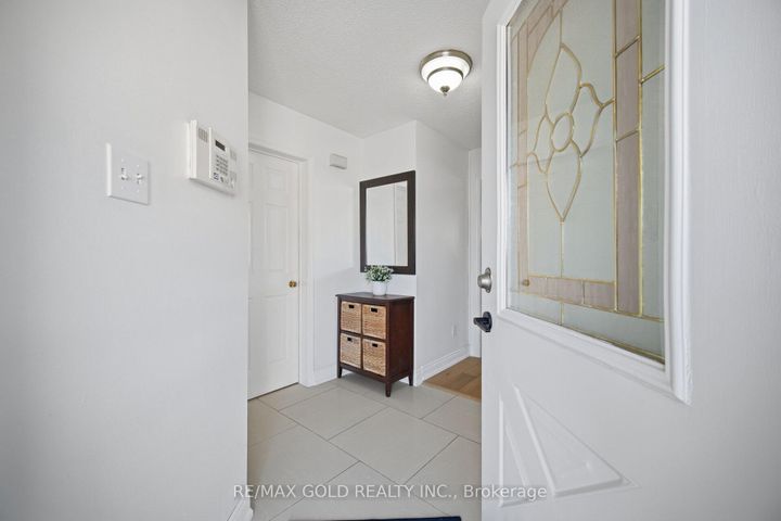 Photo 4 at 66 Cheviot Crescent, Heart Lake East, Brampton