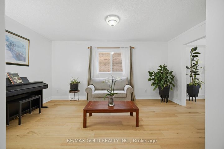 Photo 9 at 66 Cheviot Crescent, Heart Lake East, Brampton