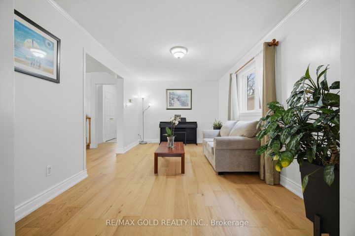 Photo 10 at 66 Cheviot Crescent, Heart Lake East, Brampton