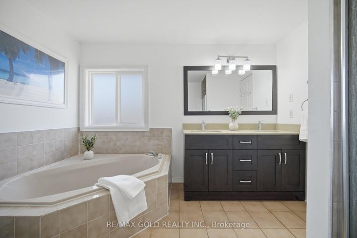 Photo 34 at 66 Cheviot Crescent, Heart Lake East, Brampton