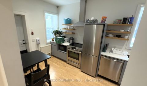 Photo 10 at 563 Bloor Street W, University, Toronto