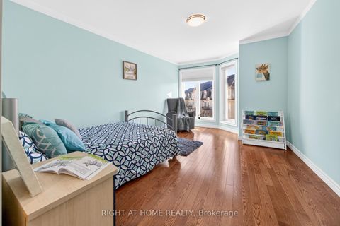 Photo 12 at 254 David Dunlap Circle, Don Mills, Toronto