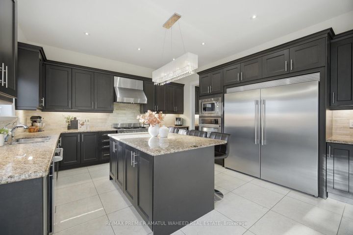 Photo 8 at 75 Virtue Crescent, Vellore Village, Vaughan