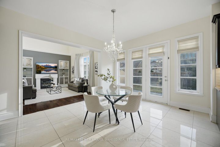 Photo 11 at 75 Virtue Crescent, Vellore Village, Vaughan