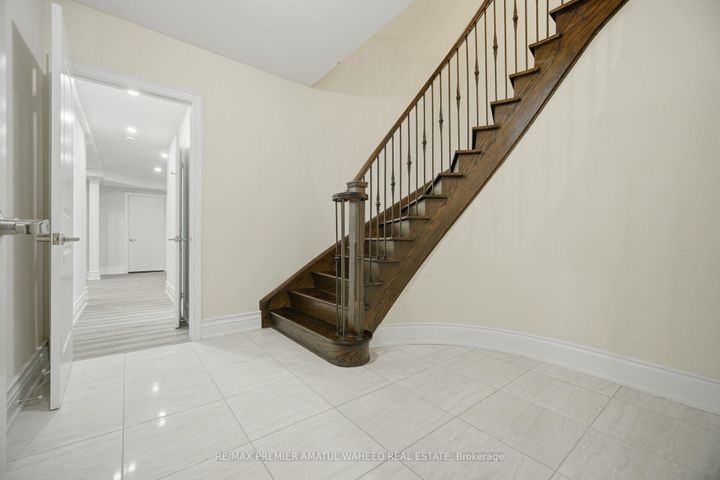 Photo 32 at 75 Virtue Crescent, Vellore Village, Vaughan