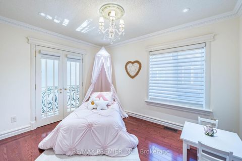 Photo 23 at 111 Arista Gate, Islington Woods, Vaughan