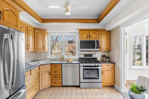 Photo 10 at 77 Chaplin Crescent, Eglinton, Toronto