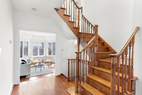 Photo 13 at 77 Chaplin Crescent, Eglinton, Toronto