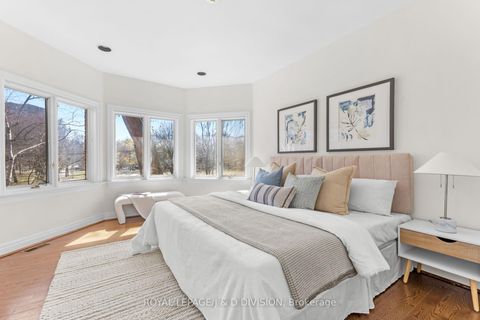 Photo 15 at 77 Chaplin Crescent, Eglinton, Toronto