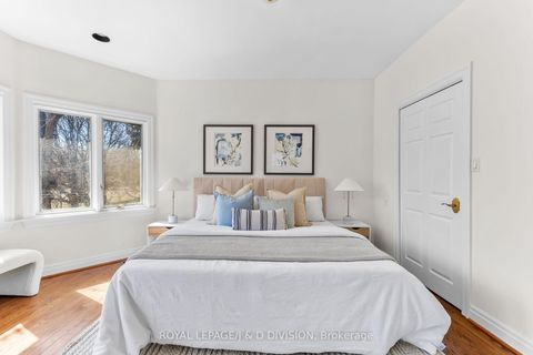 Photo 16 at 77 Chaplin Crescent, Eglinton, Toronto