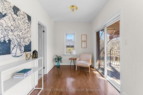 Photo 17 at 77 Chaplin Crescent, Eglinton, Toronto