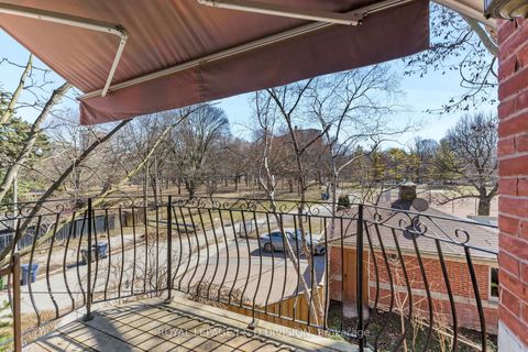 Photo 18 at 77 Chaplin Crescent, Eglinton, Toronto