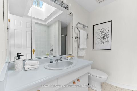 Photo 19 at 77 Chaplin Crescent, Eglinton, Toronto