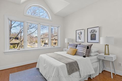 Photo 20 at 77 Chaplin Crescent, Eglinton, Toronto