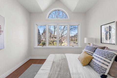 Photo 21 at 77 Chaplin Crescent, Eglinton, Toronto