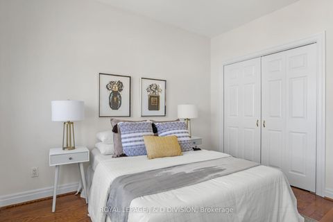 Photo 22 at 77 Chaplin Crescent, Eglinton, Toronto