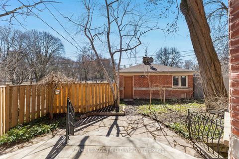 Photo 37 at 77 Chaplin Crescent, Eglinton, Toronto