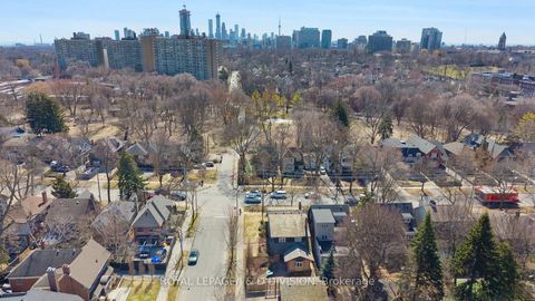 Photo 43 at 77 Chaplin Crescent, Eglinton, Toronto