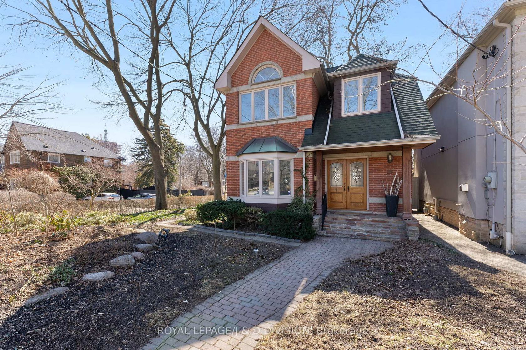 77 Chaplin Crescent, Eglinton, Toronto by Loree Meneguzzi Real Estate 77 Chaplin Crescent, Eglinton, Toronto