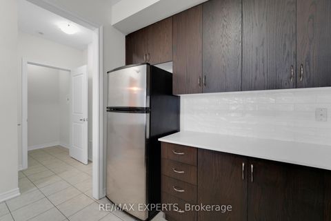 Photo 9 at 10 - 105 Kayla Crescent, Maple, Vaughan