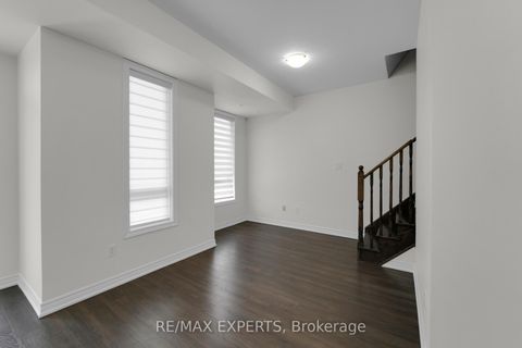 Photo 15 at 10 - 105 Kayla Crescent, Maple, Vaughan