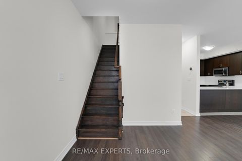 Photo 18 at 10 - 105 Kayla Crescent, Maple, Vaughan