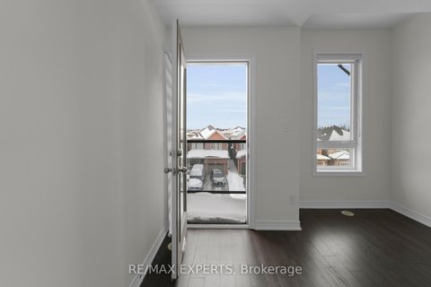 Photo 22 at 10 - 105 Kayla Crescent, Maple, Vaughan