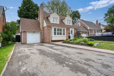 Photo 1 at 23 Farnsworth Drive, Pelmo Park W4, Toronto