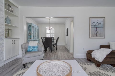 Photo 7 at 23 Farnsworth Drive, Pelmo Park W4, Toronto